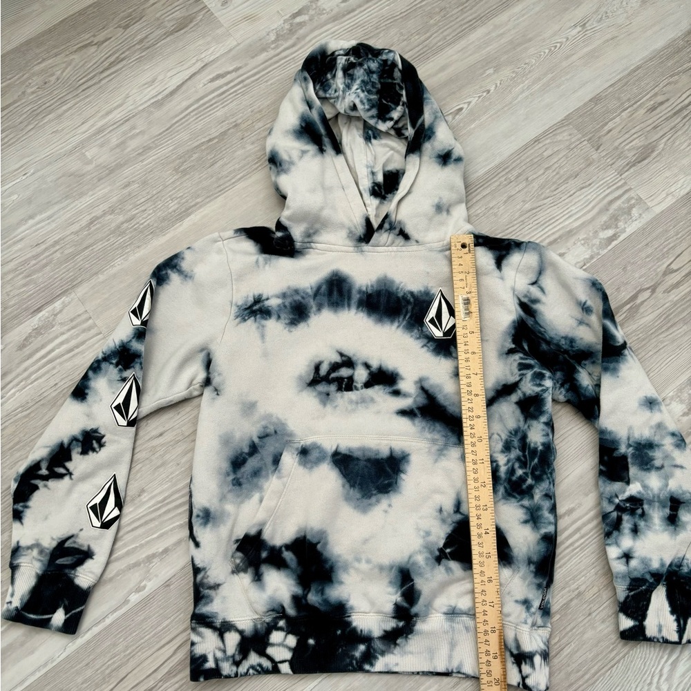 Volcom logo hooded pullover, youth M, blue tie dye, front pocket,